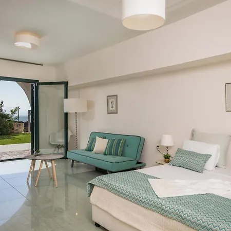 Seafront Shore, Sea & Sun Villa *